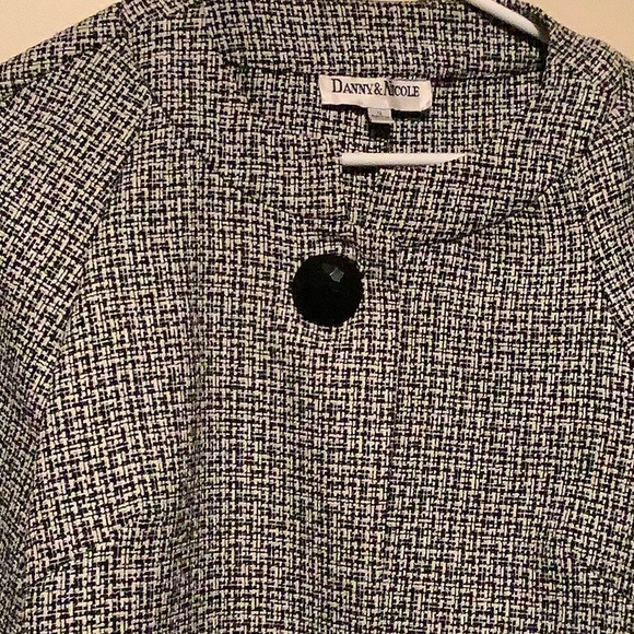 Blazer - Picture 2 of 7